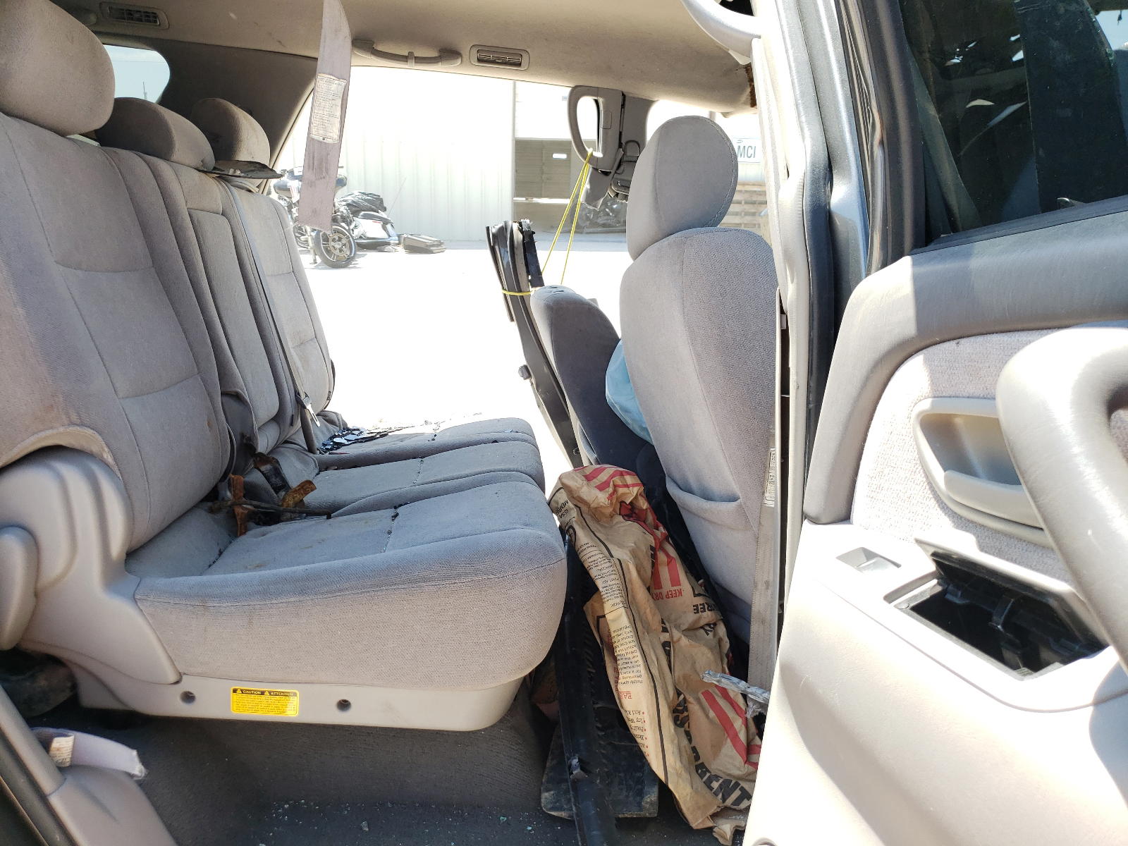 Photo 6 from auction – 2004 TOYOTA SEQUOIA SR with VIN 5TDZT34A14S215344