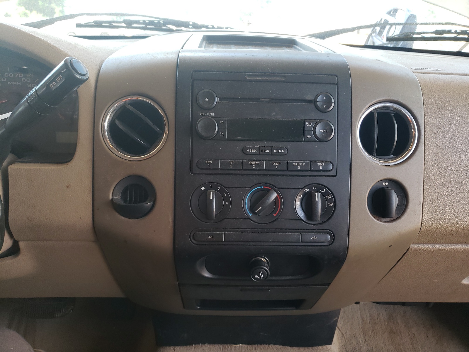 Photo 9 from auction – 2005 FORD F150 with VIN 1FTPX12555NA60777