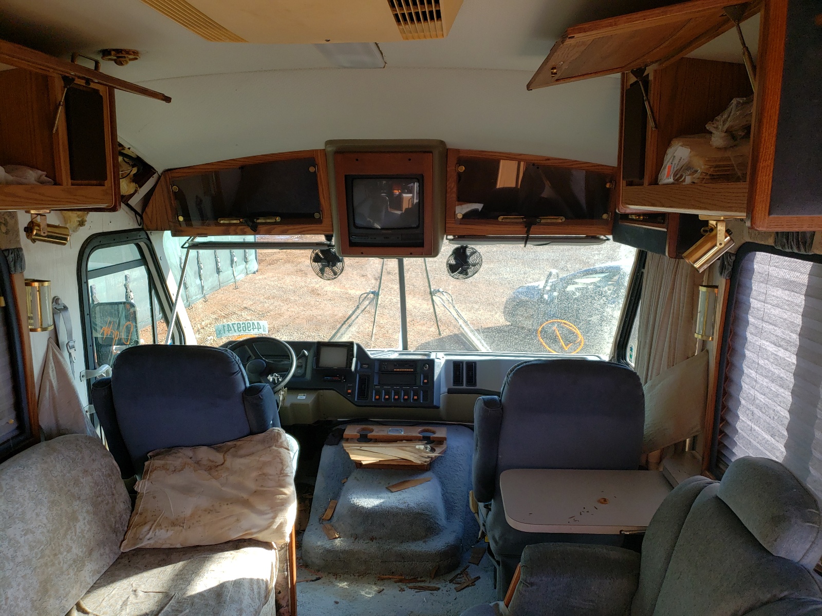 Photo 5 from auction – 1994 CHEVROLET P30 with VIN 1GBKP37N2R3321271