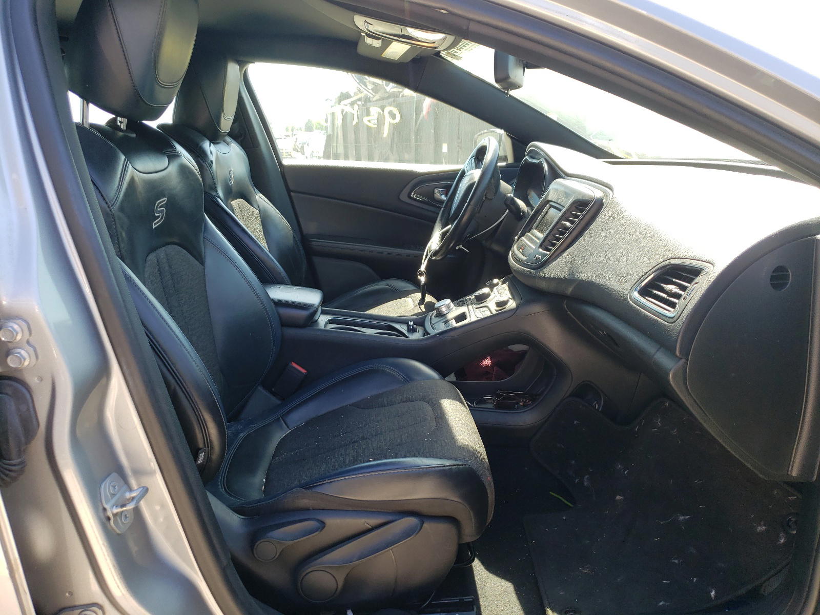 Photo 5 from auction – 2015 CHRYSLER 200 S with VIN 1C3CCCBB3FN688385