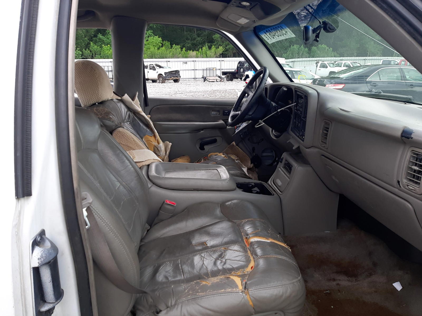Photo 5 from auction – 2000 CHEVROLET SILVERADO with VIN 2GCEC19T6Y1190953