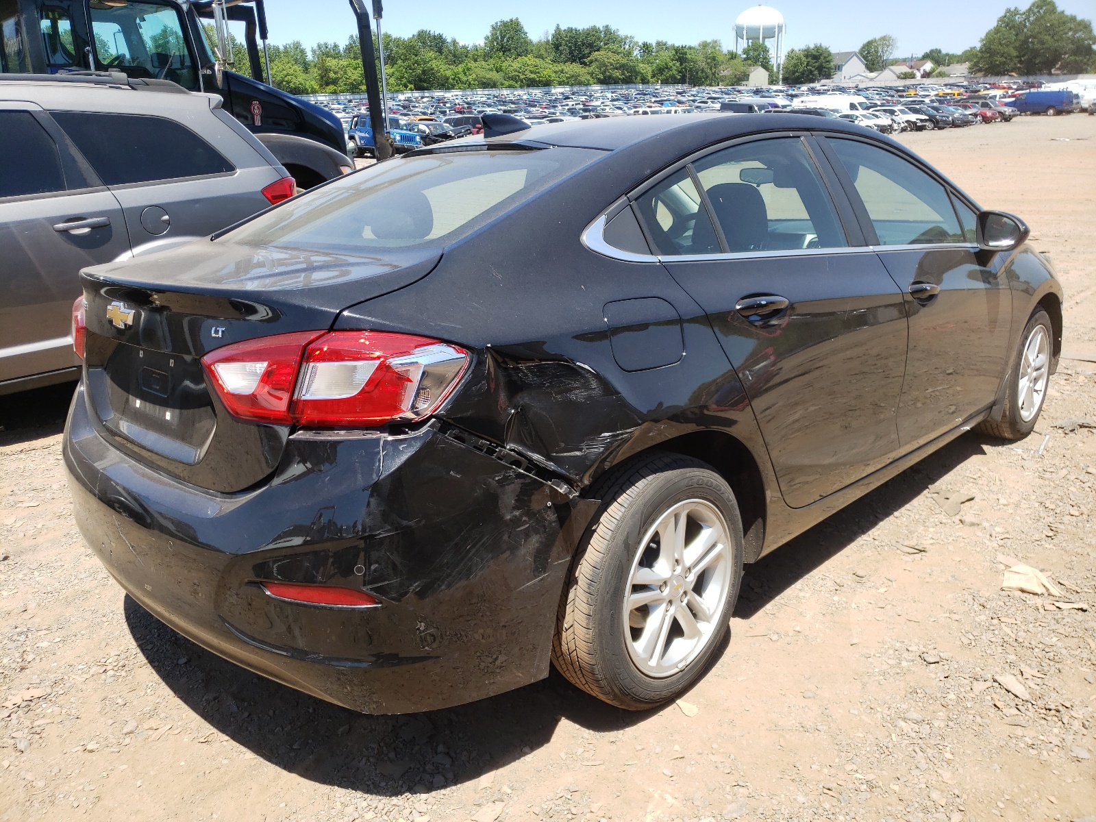 Photo 4 from auction – 2018 CHEVROLET CRUZE with VIN 1G1BE5SM9J7185870