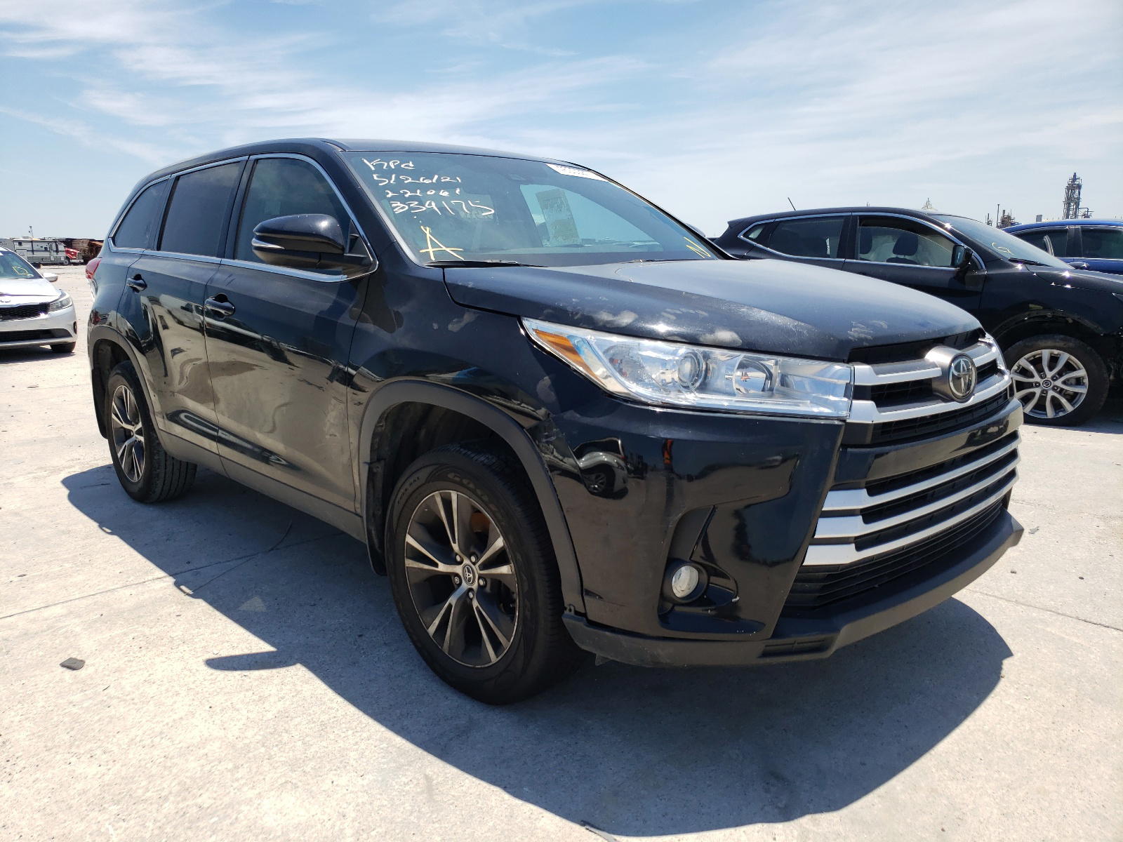 TOYOTA HIGHLANDER 2019 with VIN 5TDZZRFH9KS339175 - Photo from auction