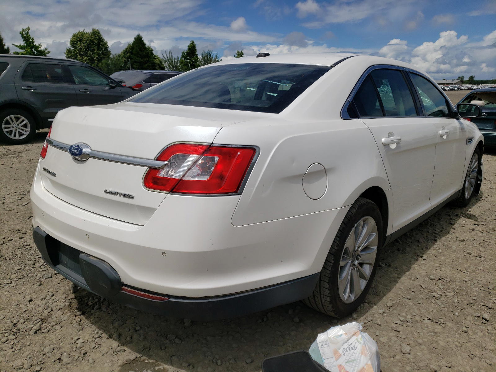 Photo 4 from auction – 2010 FORD TAURUS LIM with VIN 1FAHP2FW8AG139796