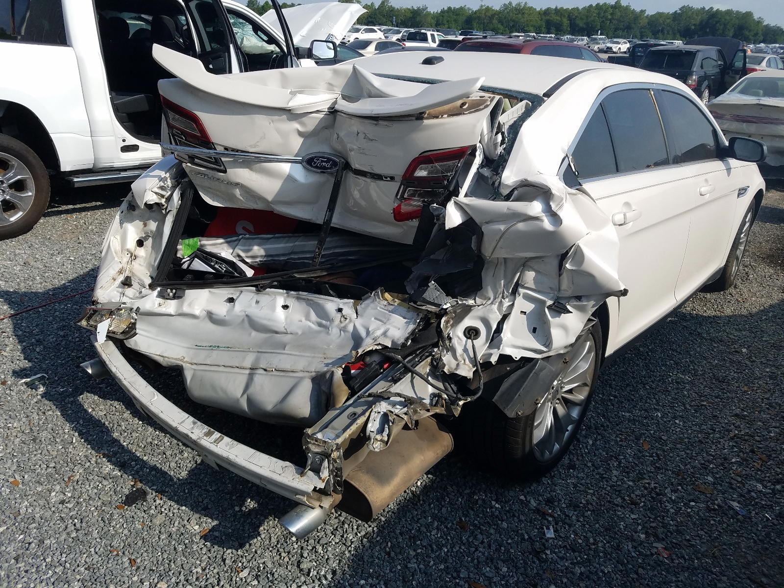 Photo 4 from auction – 2013 FORD TAURUS LIM with VIN 1FAHP2F85DG128034