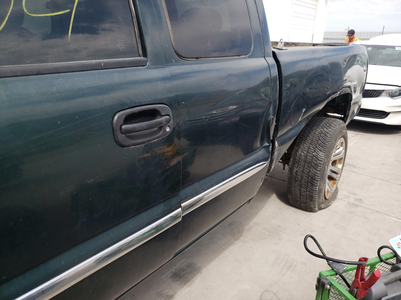 Photo 9 from auction – 2003 GMC SIERA with VIN 1GTEK19T73E379623
