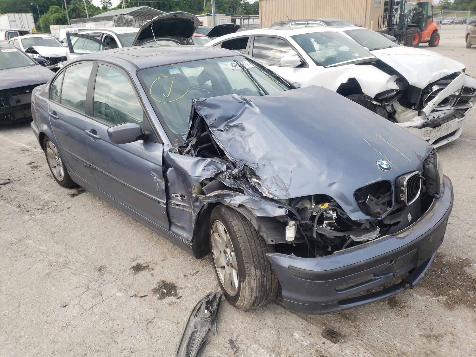 BMW 325I 2000 with VIN WBAAM3340YFP70696 - Photo from auction