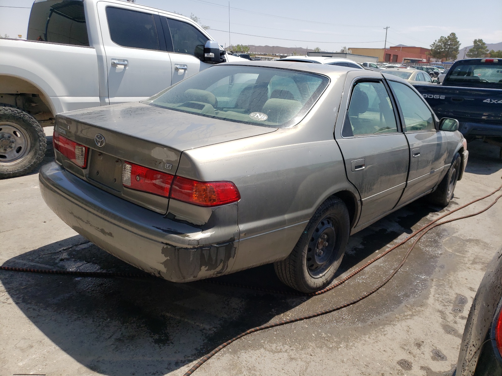 Photo 4 from auction – 2000 TOYOTA CAMRY CE with VIN 4T1BG22K9YU627634