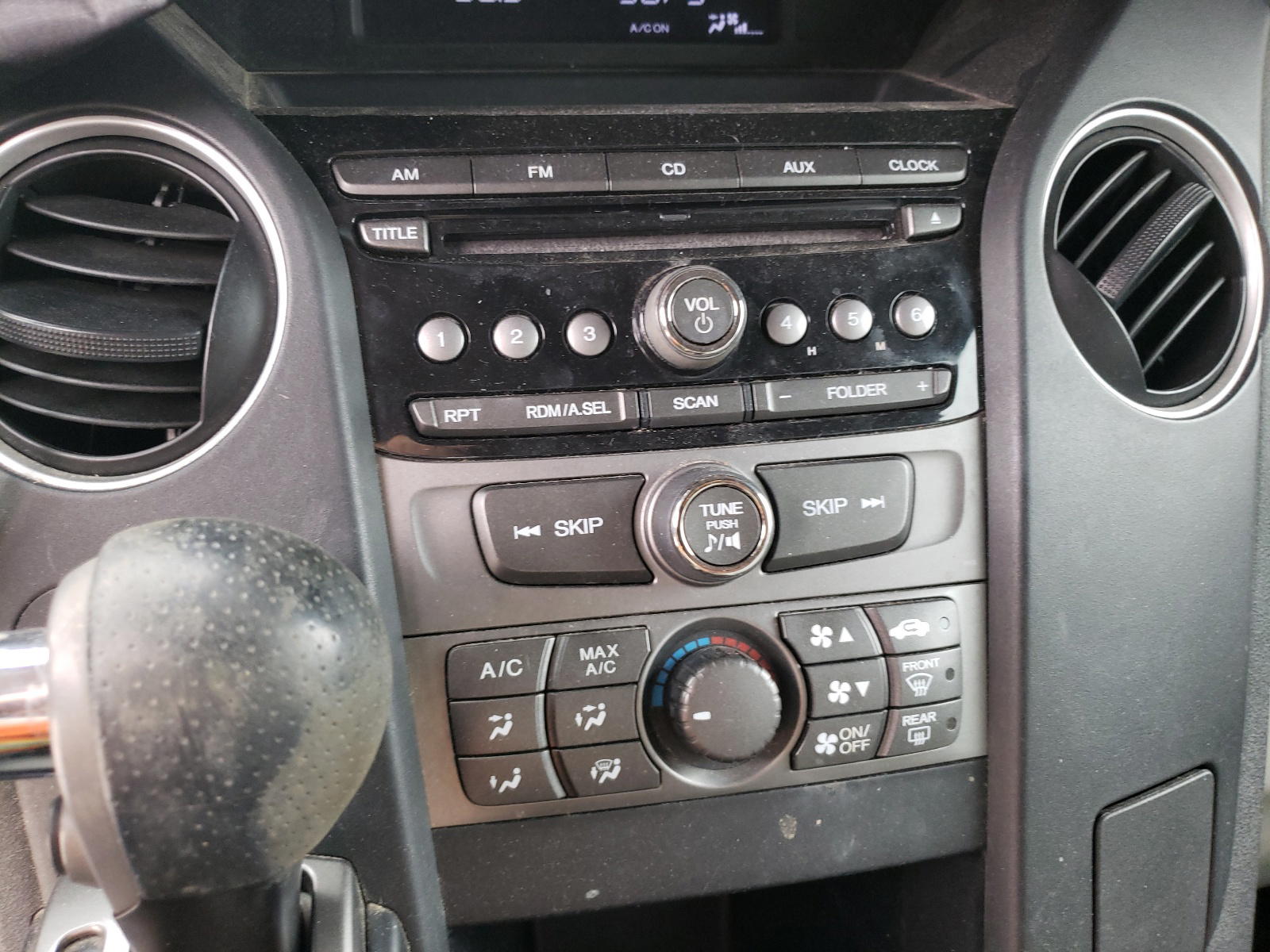 Photo 9 from auction – 2012 HONDA PILOT LX with VIN 5FNYF3H23CB005742
