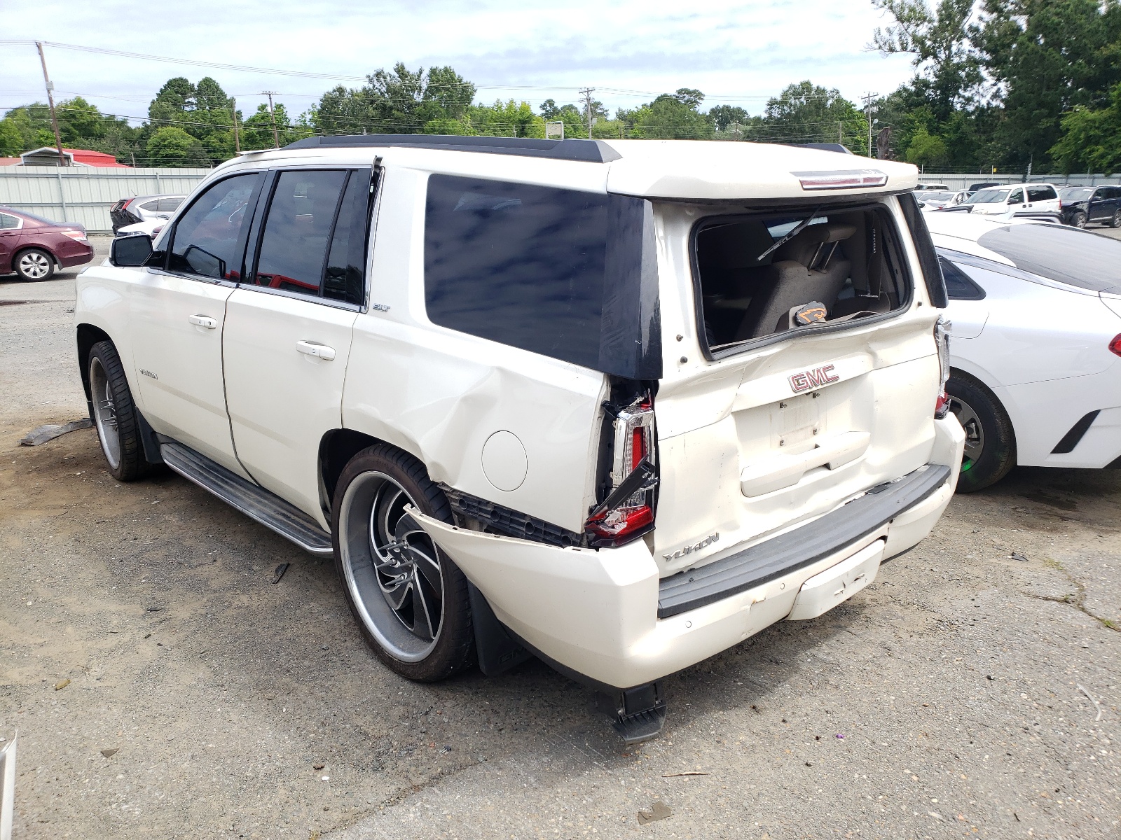 Photo 3 from auction – 2015 GMC YUKON SLT with VIN 1GKS2BKC1FR180510