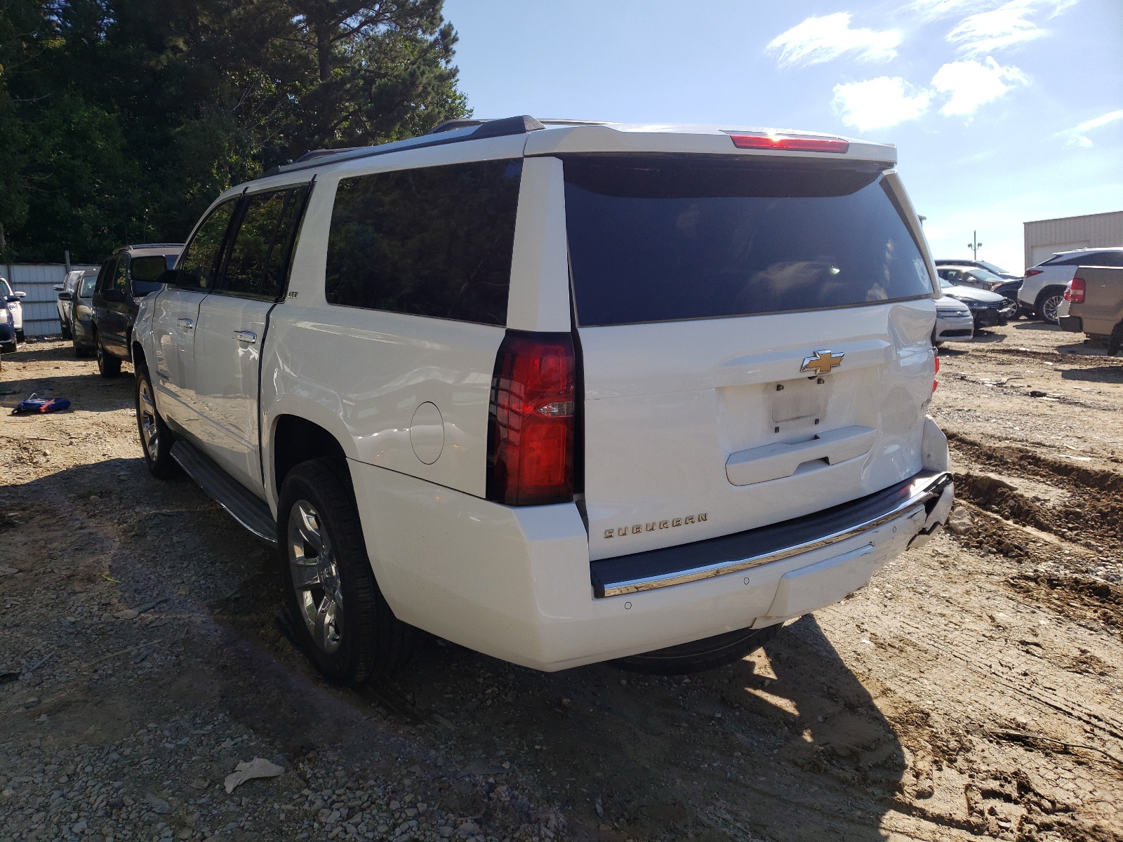 Photo 3 from auction – 2015 CHEVROLET SUBURBAN C with VIN 1GNSCKKC2FR156345