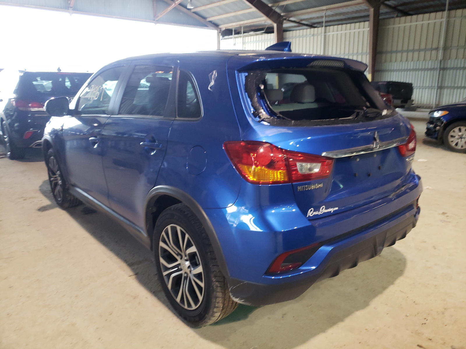 Photo 3 from auction – 2018 MITSUBISHI OUTLANDER with VIN JA4AP3AU9JZ024985