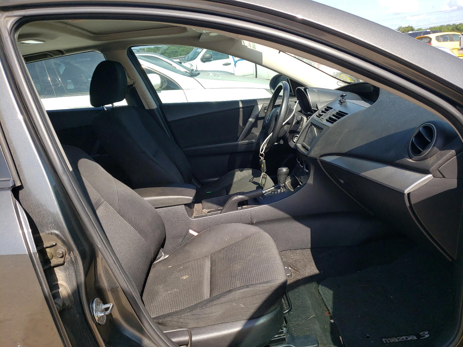 Photo 5 from auction – 2012 MAZDA 3 HATCHBAC with VIN JM1BL1L76C1537193