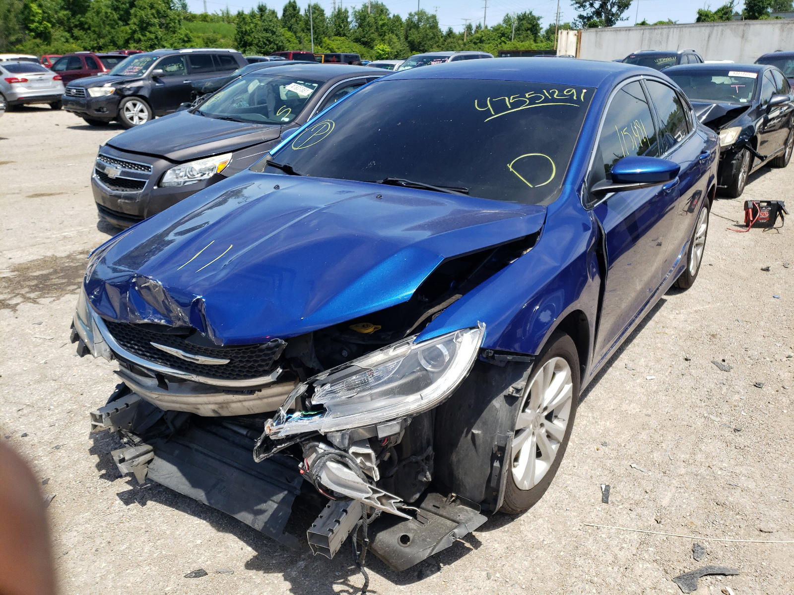Photo 2 from auction – 2015 CHRYSLER 200 LIMITE with VIN 1C3CCCAB5FN507658