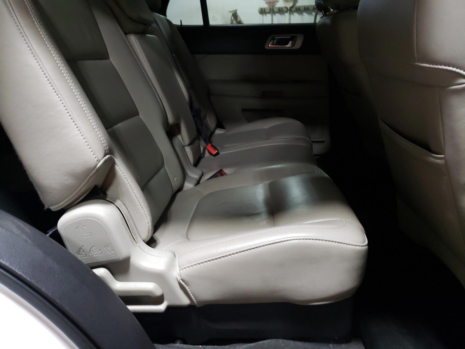 Photo 6 from auction – 2011 FORD EXPLORER L with VIN 1FMHK8F83BGA66881