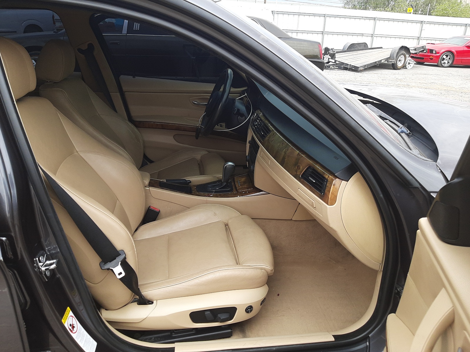 Photo 5 from auction – 2006 BMW 325 I AUTO with VIN WBAVB17566NK30626
