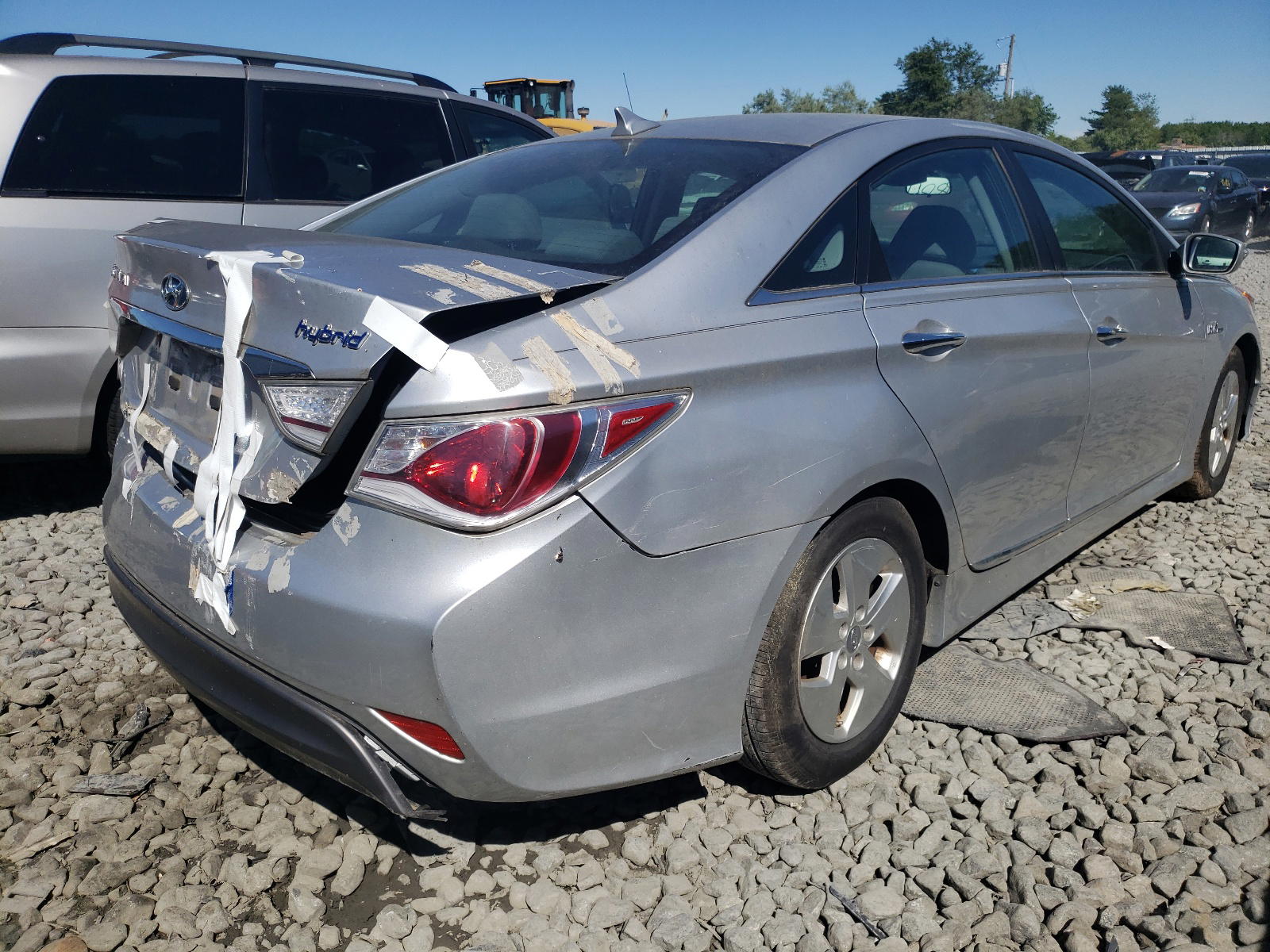 Photo 4 from auction – 2011 HYUNDAI SONATA with VIN KMHEC4A49BA004787