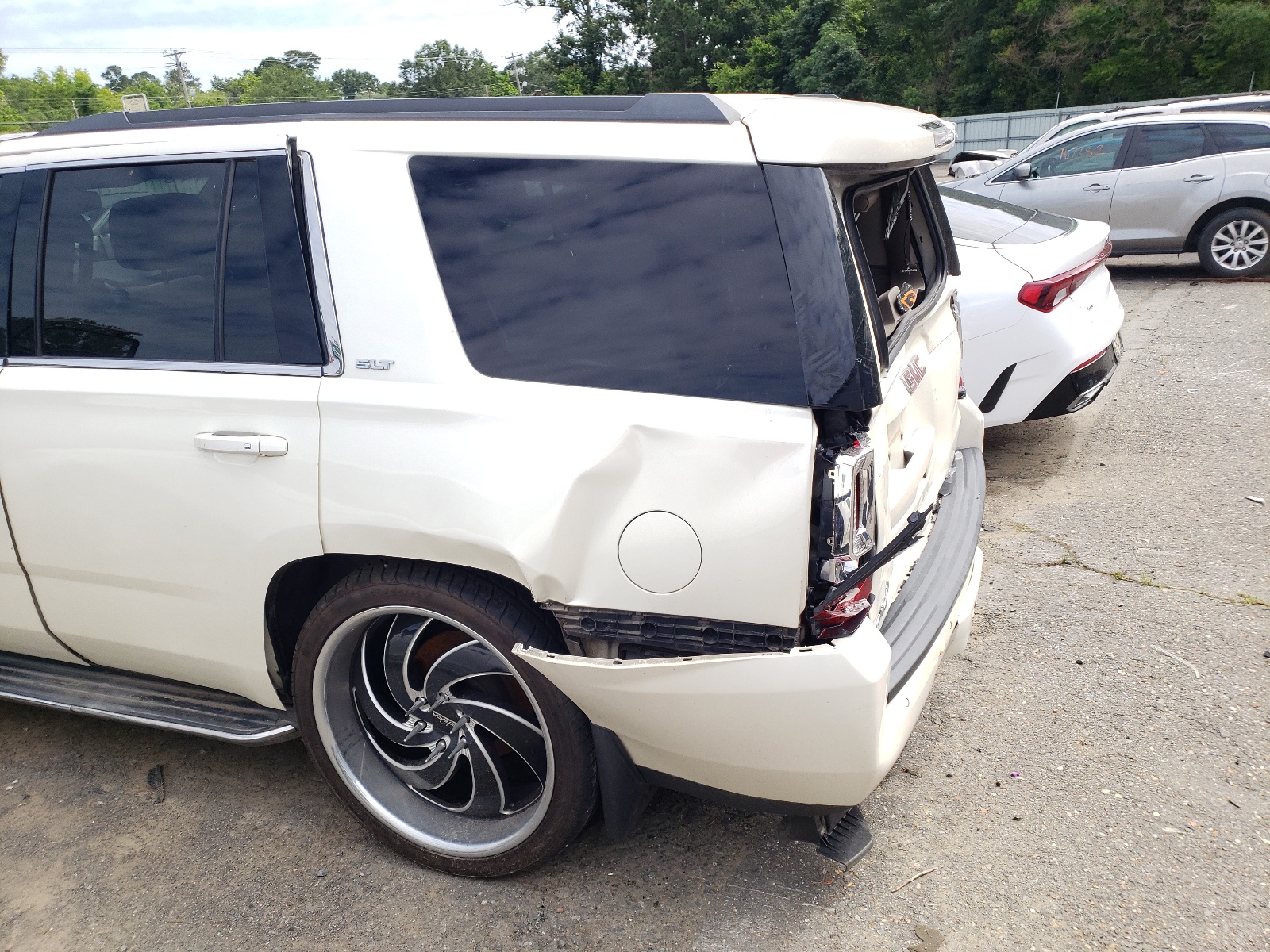 Photo 9 from auction – 2015 GMC YUKON SLT with VIN 1GKS2BKC1FR180510