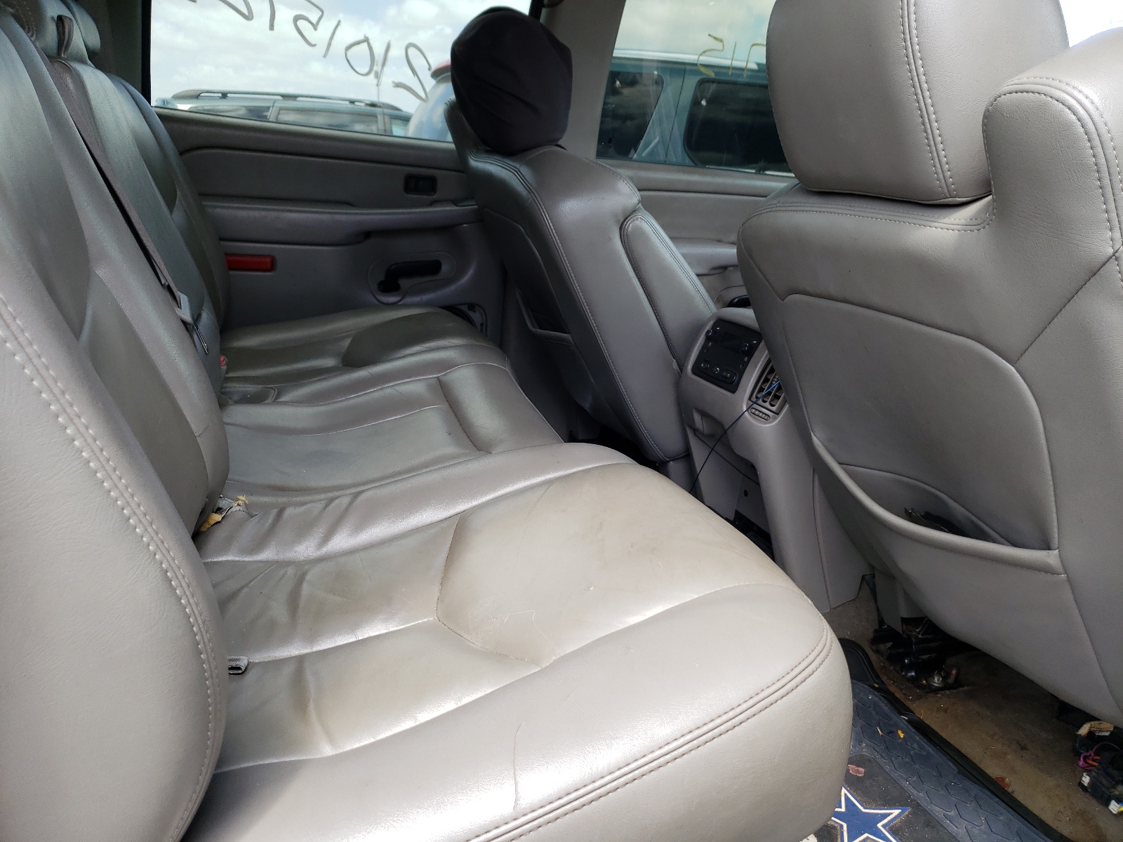 Photo 6 from auction – 2005 CHEVROLET AVALANCHE with VIN 3GNEC12ZX5G296105