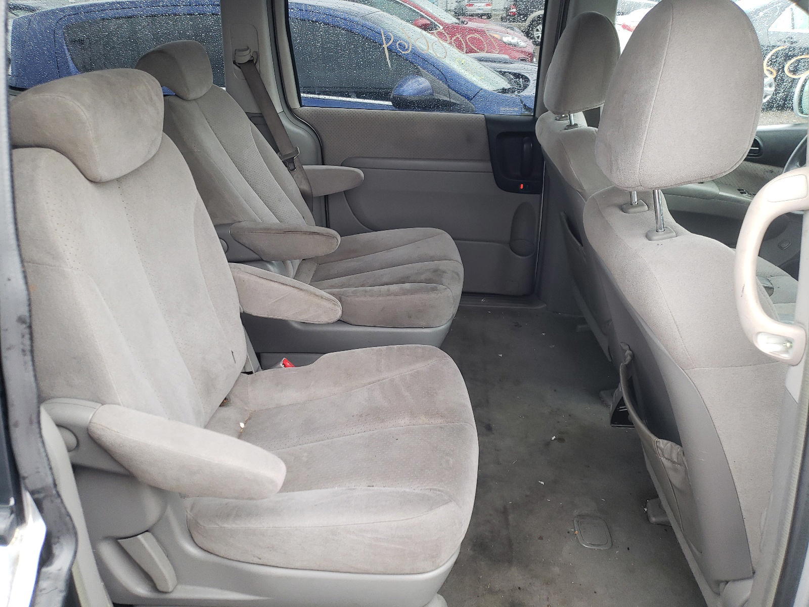 Photo 6 from auction – 2007 HYUNDAI ENTOURAGE with VIN KNDMC233376034158