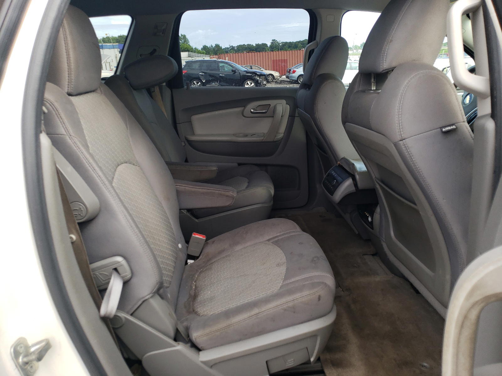 Photo 6 from auction – 2011 CHEVROLET TRAVERSE L with VIN 1GNKRGED5BJ265990