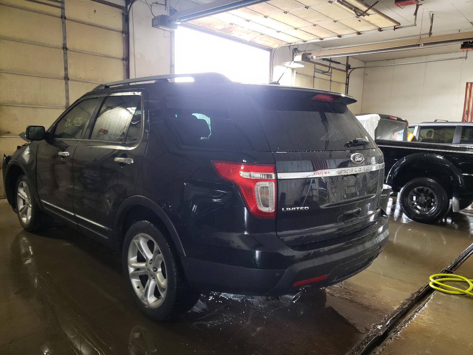 Photo 3 from auction – 2015 FORD EXPLORER L with VIN 1FM5K8F87FGB60559