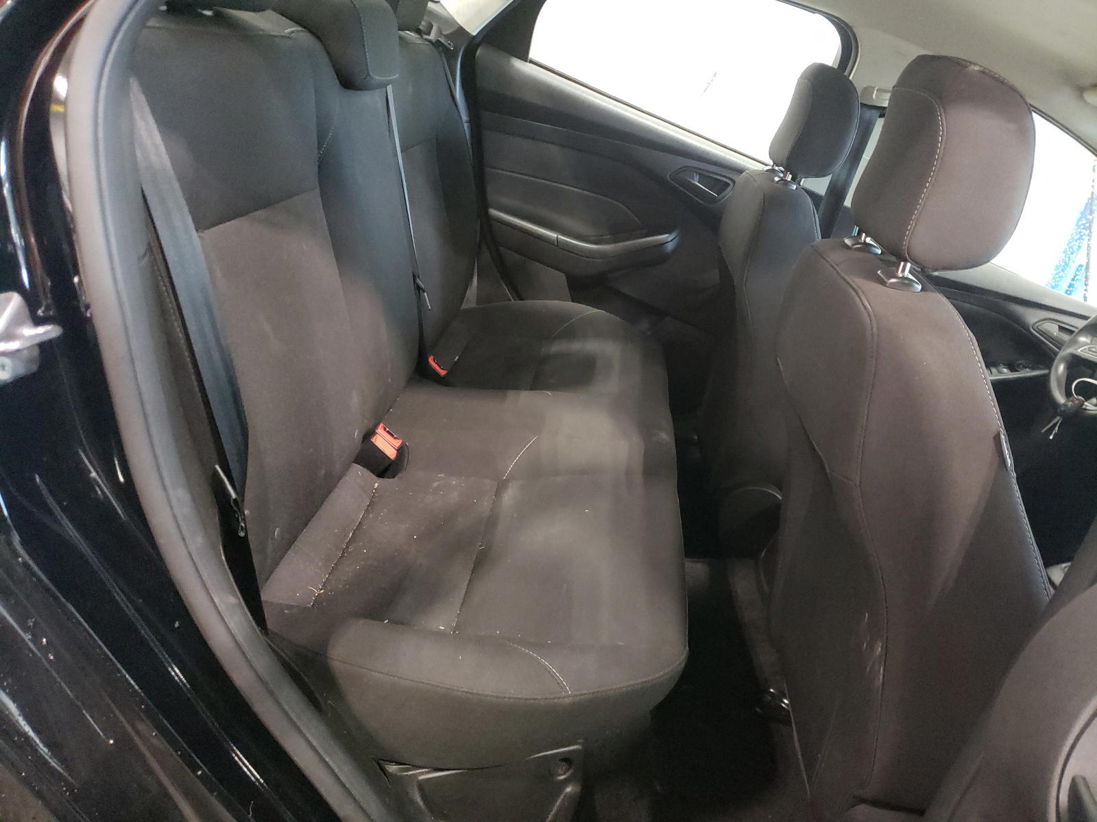 Photo 6 from auction – 2017 FORD FOCUS S with VIN 1FADP3E2XHL243145