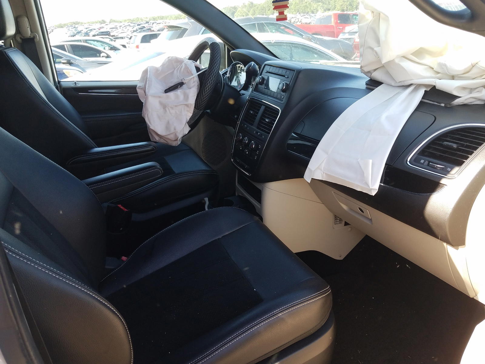 Photo 6 from auction – 2017 DODGE GRAND CARA with VIN 2C4RDGCG2HR546037