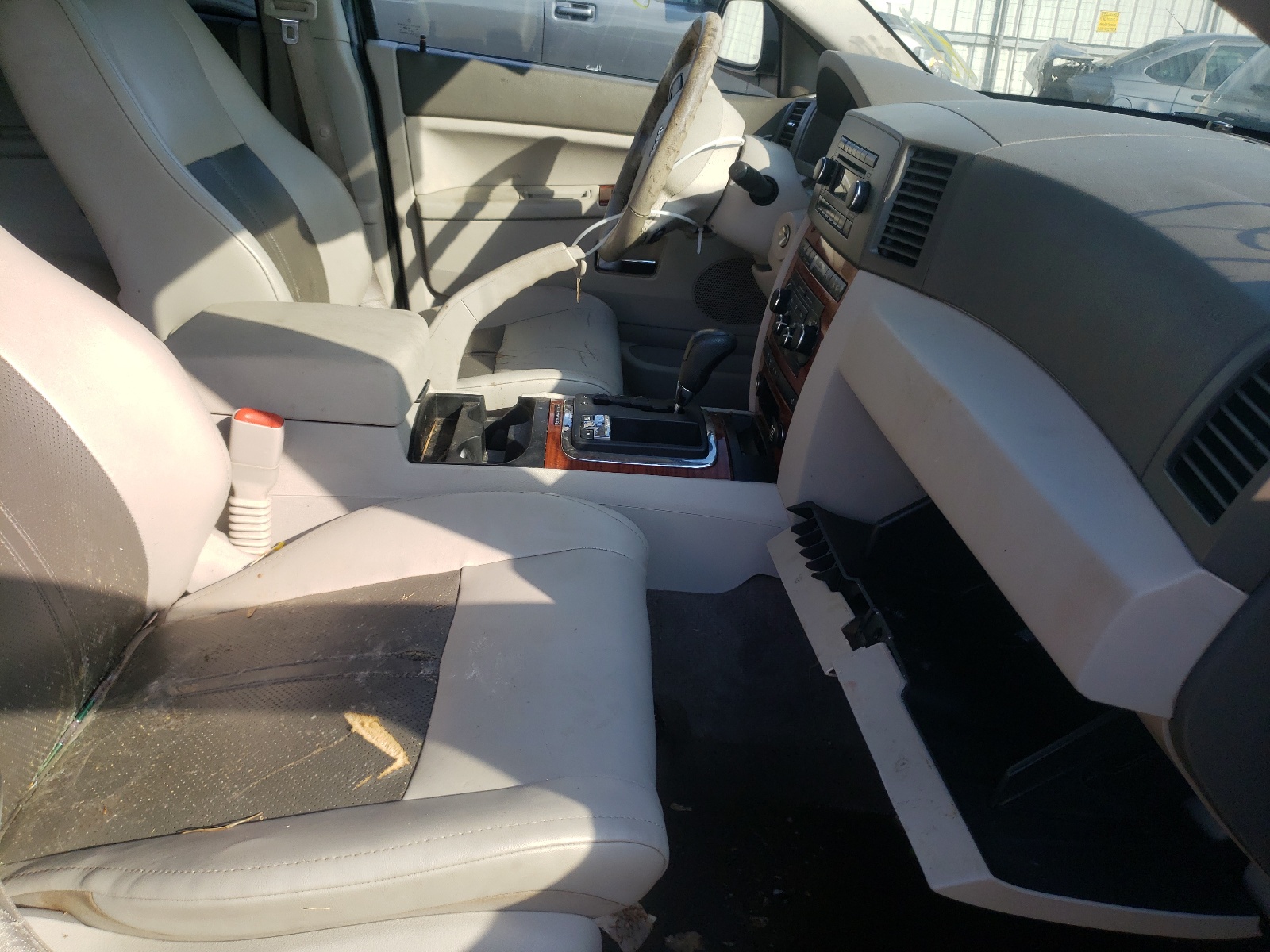 Photo 5 from auction – 2005 JEEP GRAND CHER with VIN 1J4HR58255C677802