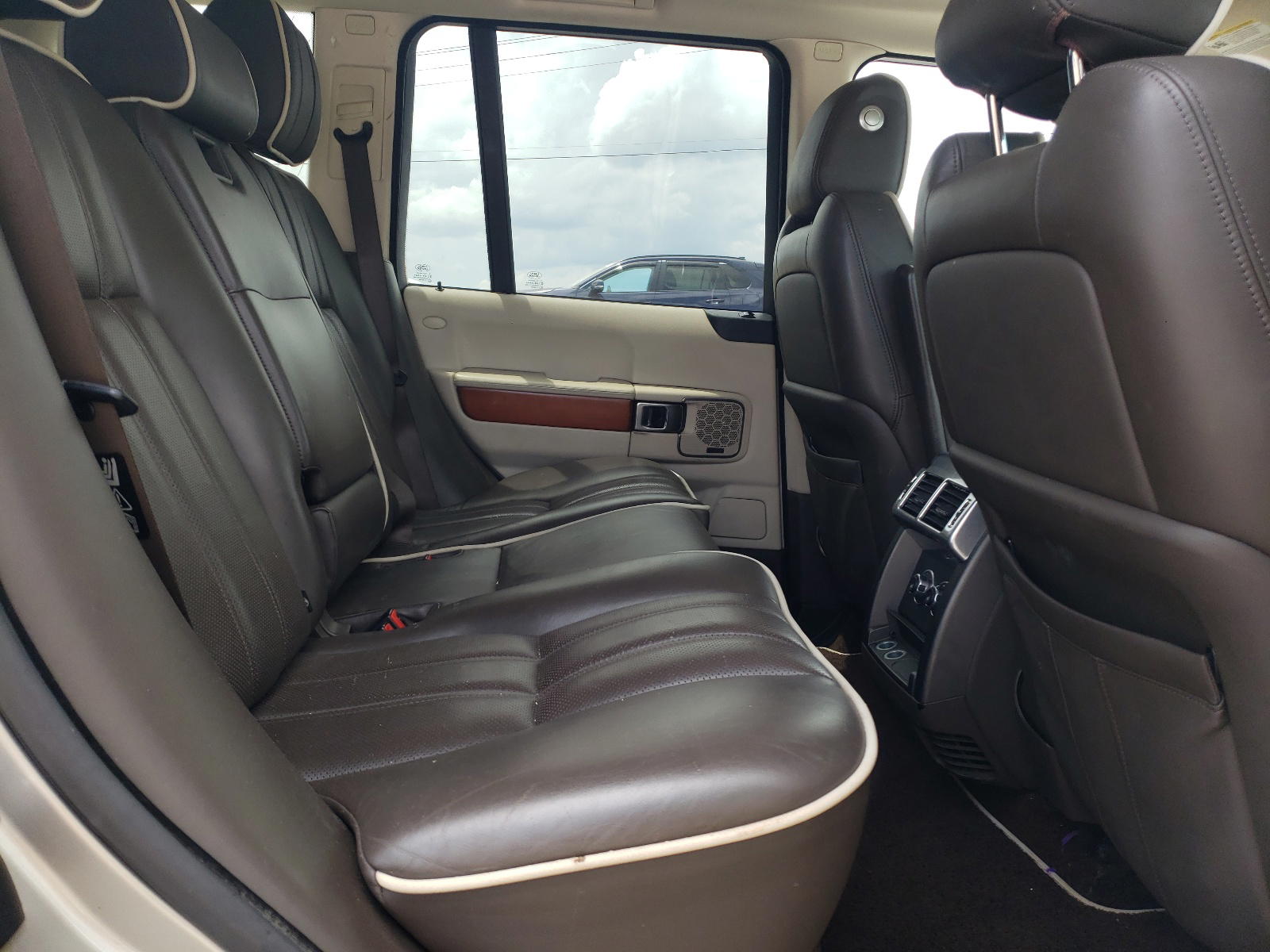 Photo 6 from auction – 2011 LAND ROVER RANGE ROVE with VIN SALMF1E49BA334678