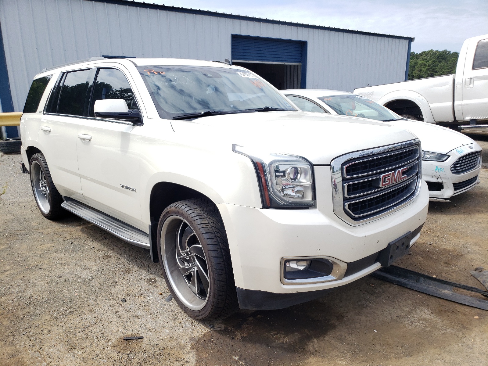 Photo 1 from auction – 2015 GMC YUKON SLT with VIN 1GKS2BKC1FR180510