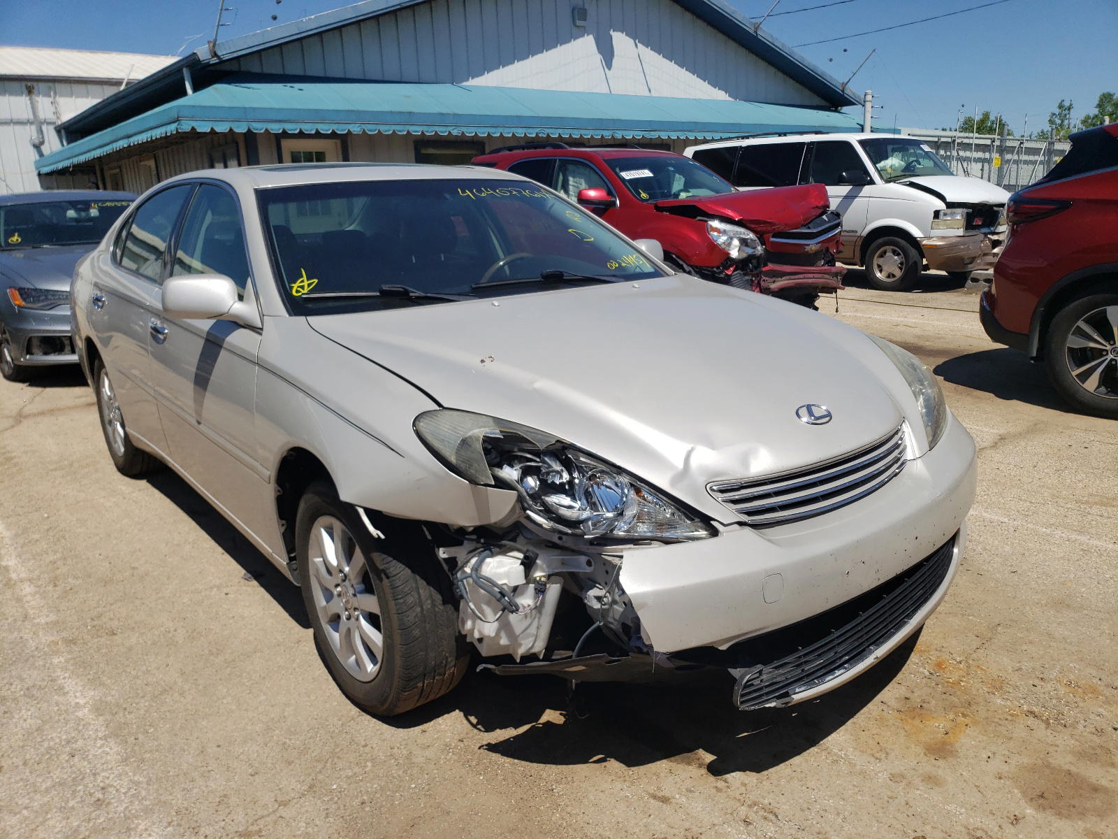LEXUS ES 300 2002 with VIN JTHBF30GX20024457 - Photo from auction