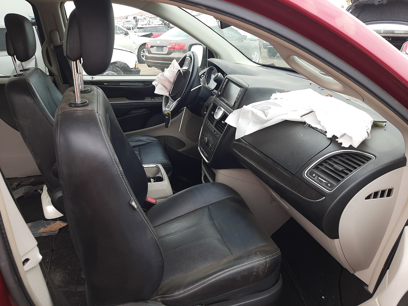 Photo 5 from auction – 2012 CHRYSLER TOWN & COU with VIN 2C4RC1BGXCR359493