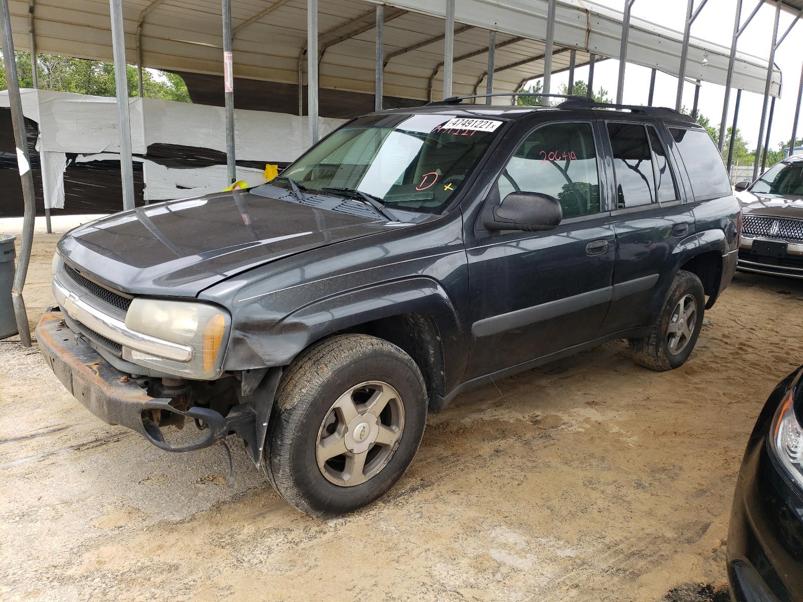 Photo 2 from auction – 2005 CHEVROLET TRAILBLAZE with VIN 1GNDS13S852189367