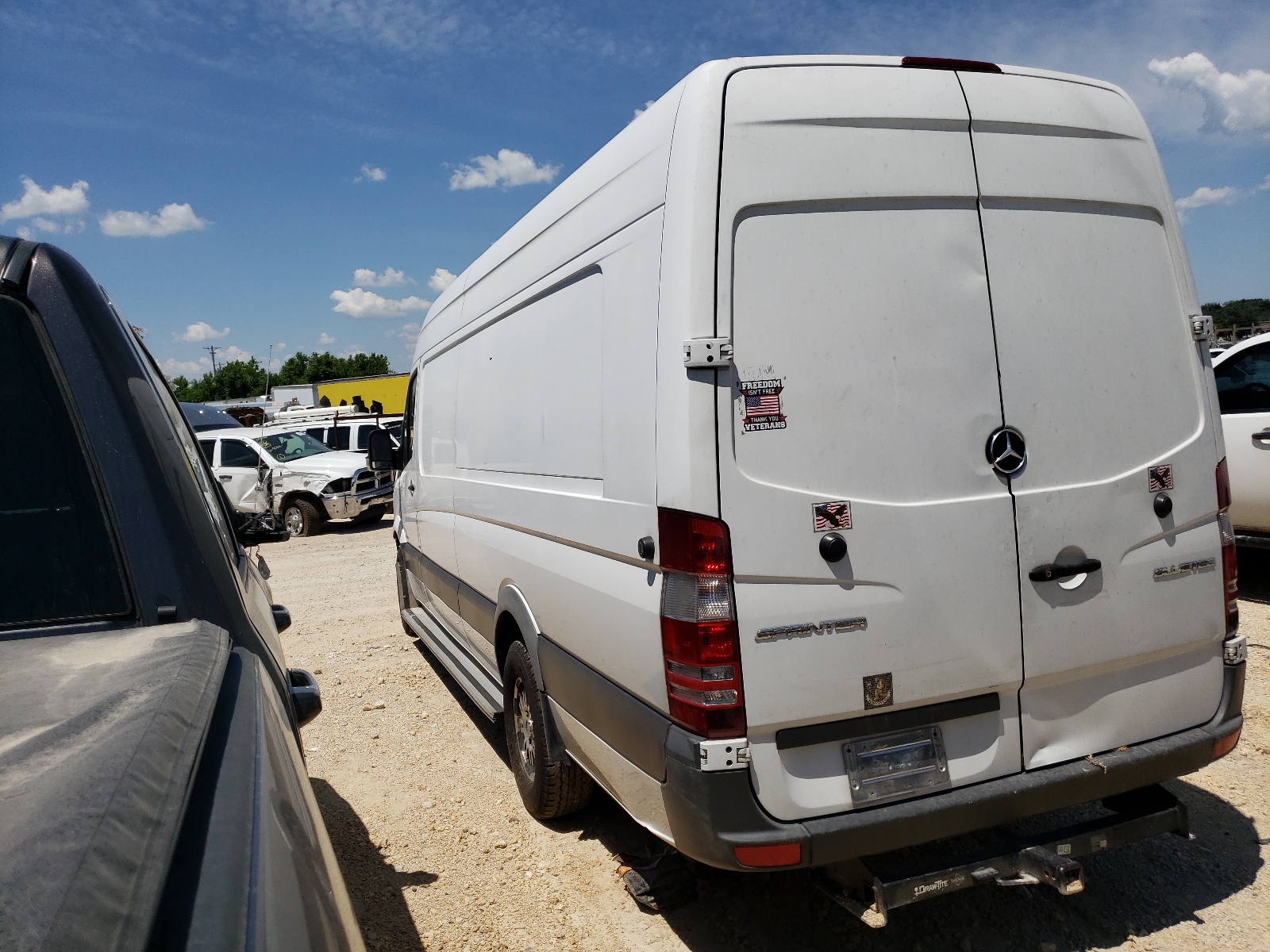 Photo 3 from auction – 2015 MERCEDES-BENZ SPRINTER 2 with VIN WD3PE8DC0FP112469