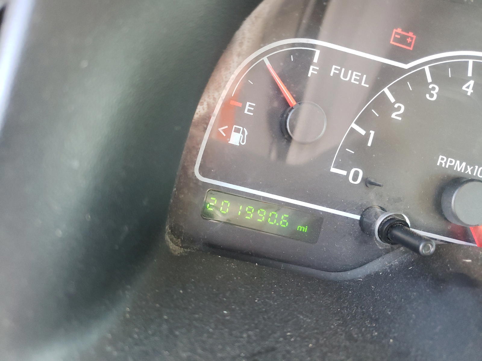 Photo 8 from auction – 2002 FORD WINDSTAR S with VIN 2FMZA534X2BA40387