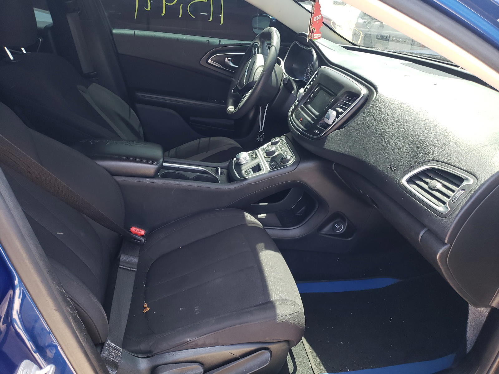 Photo 5 from auction – 2015 CHRYSLER 200 LIMITE with VIN 1C3CCCAB5FN507658