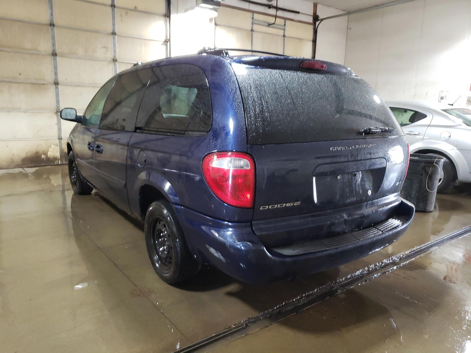 Photo 3 from auction – 2005 DODGE GRAND CARA with VIN 2D4GP44L55R501133