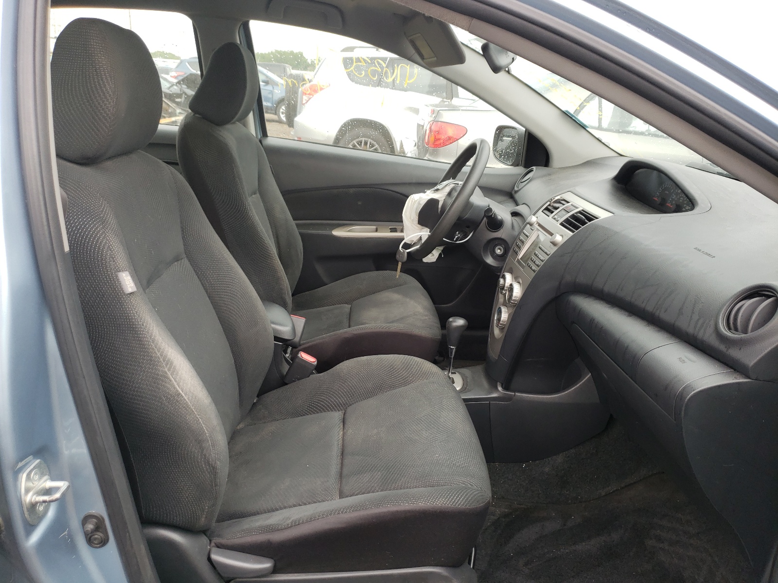 Photo 5 from auction – 2010 TOYOTA YARIS with VIN JTDBT4K35A4078430