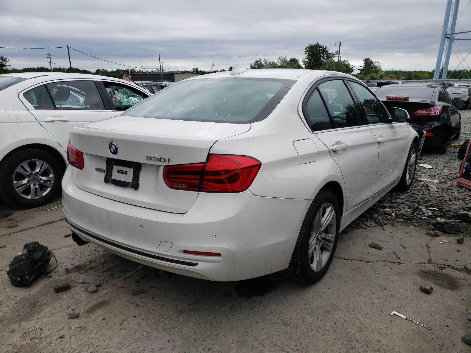 صورة رقم 4 من المزاد - 2017 BMW 330 XI مع VIN WBA8D9C35HA005425