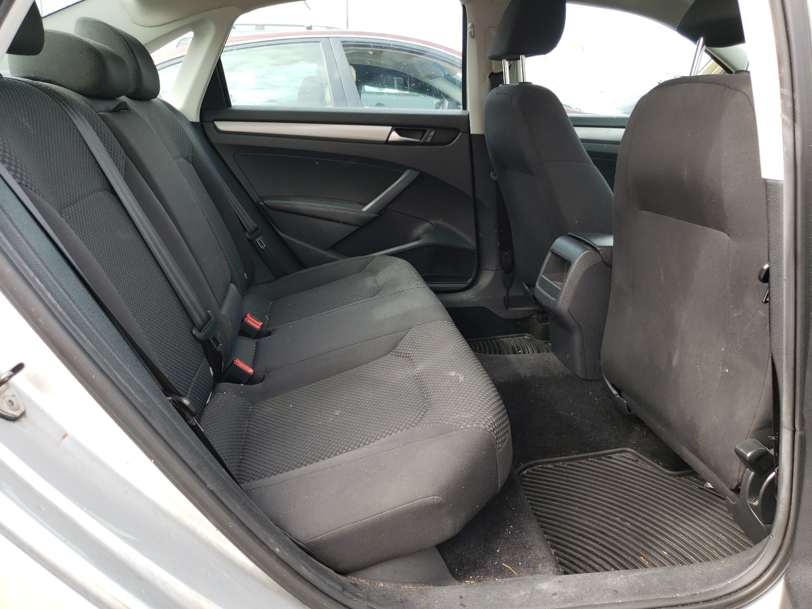 Photo 6 from auction – 2013 VOLKSWAGEN PASSAT S with VIN 1VWAP7A38DC057100
