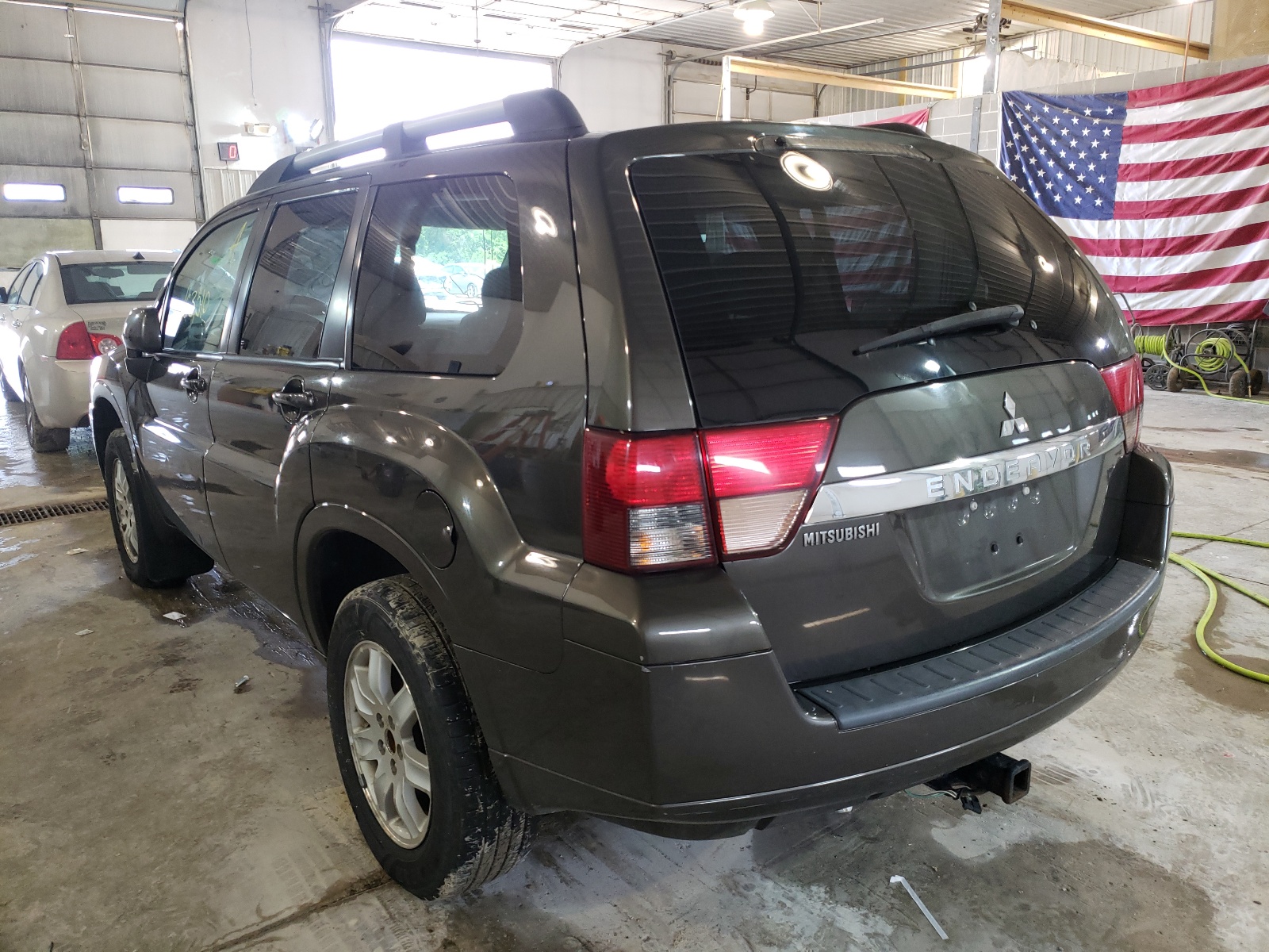 Photo 3 from auction – 2011 MITSUBISHI ENDEAVOR L with VIN 4A4JN2AS3BE030643