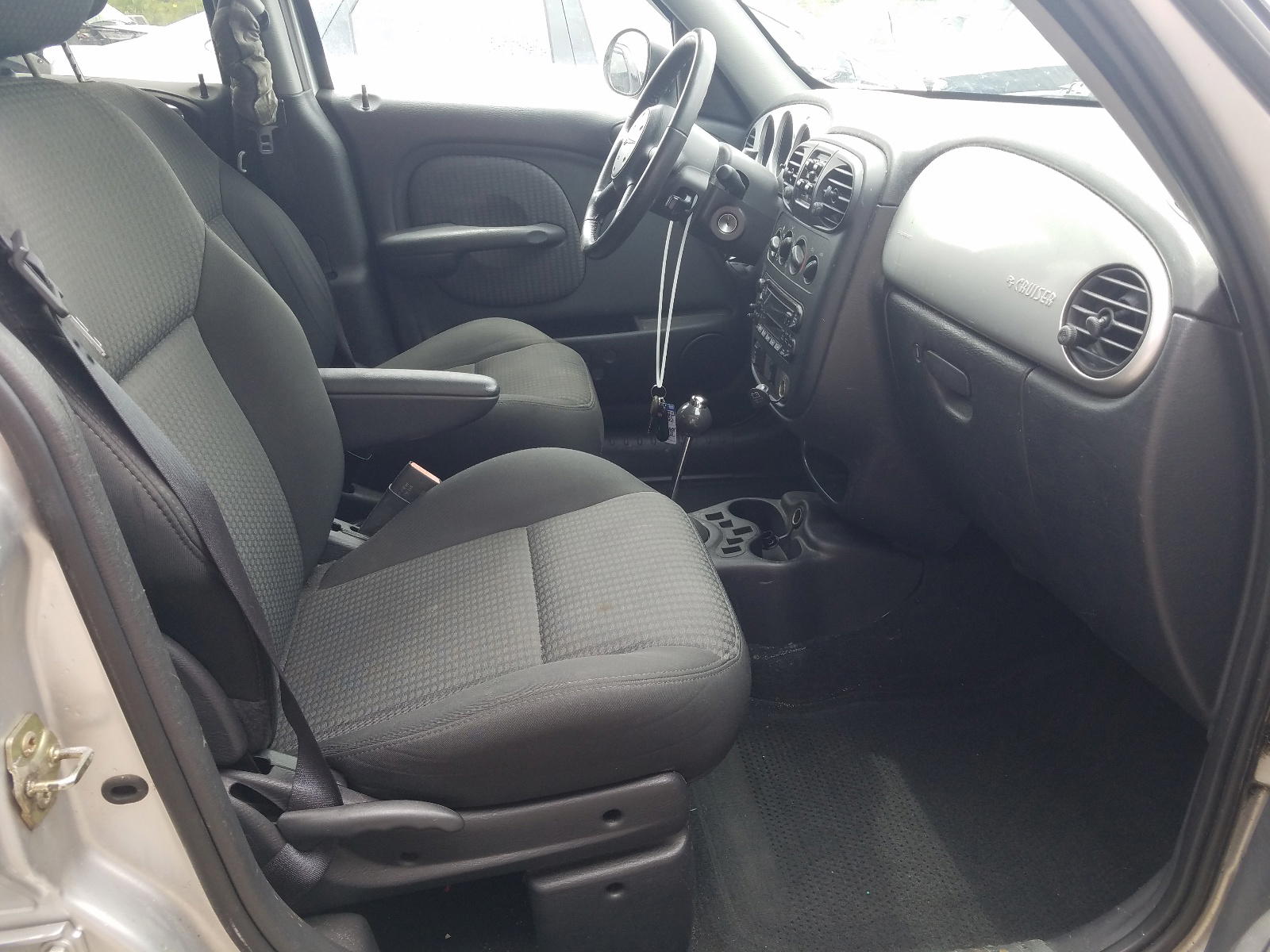 Photo 5 from auction – 2005 CHRYSLER PT CRUISER with VIN 3C4FY58B15T608500