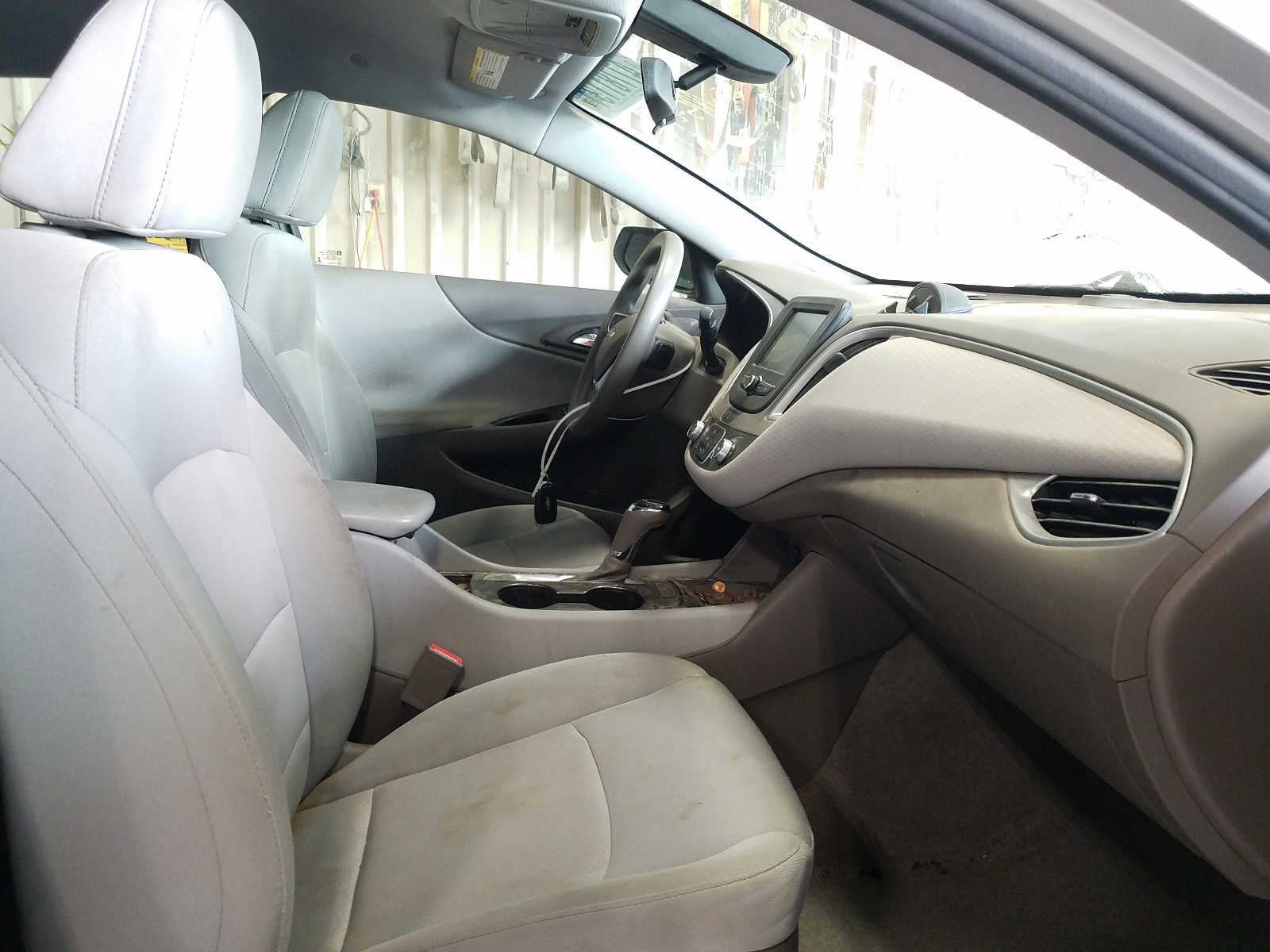Photo 5 from auction – 2017 CHEVROLET MALIBU LS with VIN 1G1ZB5ST2HF138114