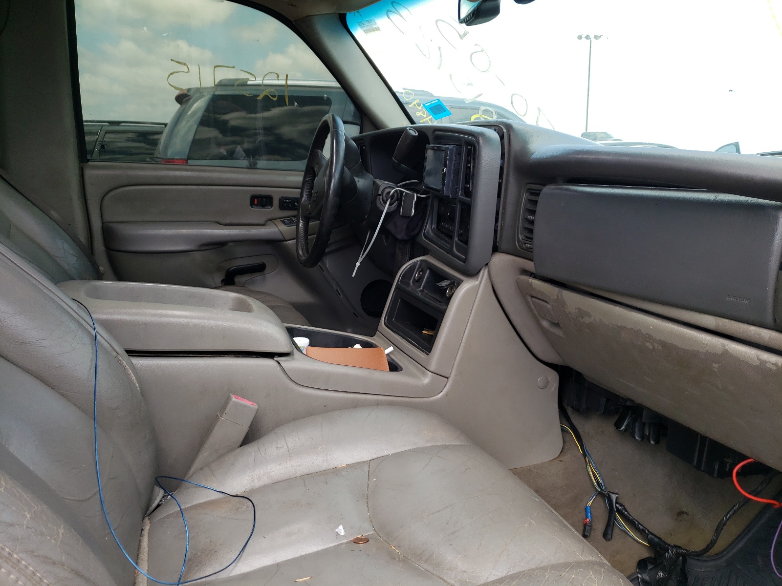 Photo 5 from auction – 2005 CHEVROLET AVALANCHE with VIN 3GNEC12ZX5G296105
