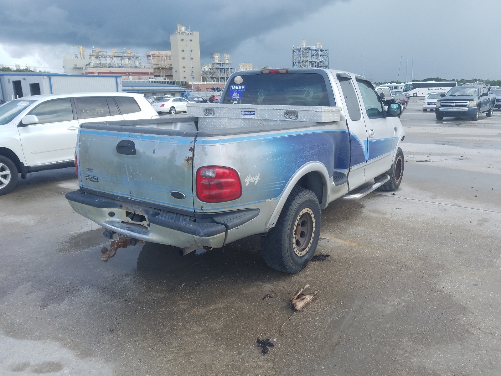 Photo 4 from auction – 2001 FORD F-150 with VIN 1FTRX08W41KE95983