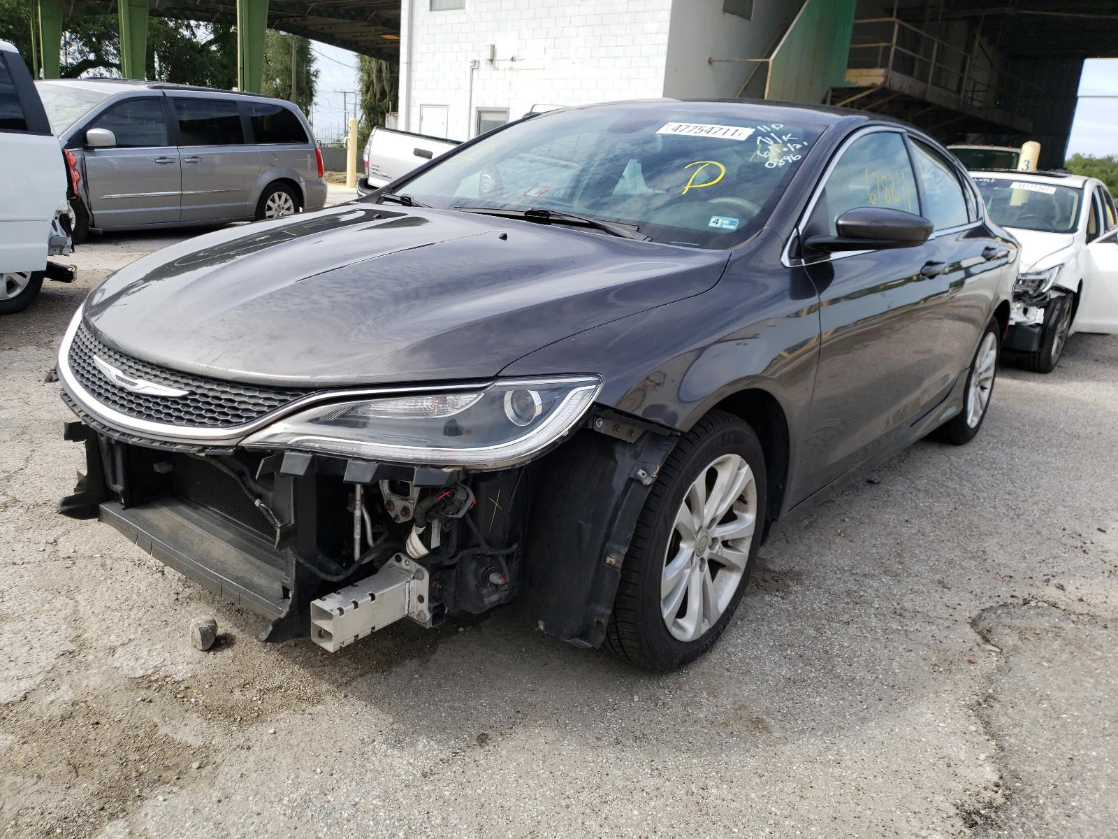 Photo 2 from auction – 2015 CHRYSLER 200 LIMITE with VIN 1C3CCCAB6FN570896