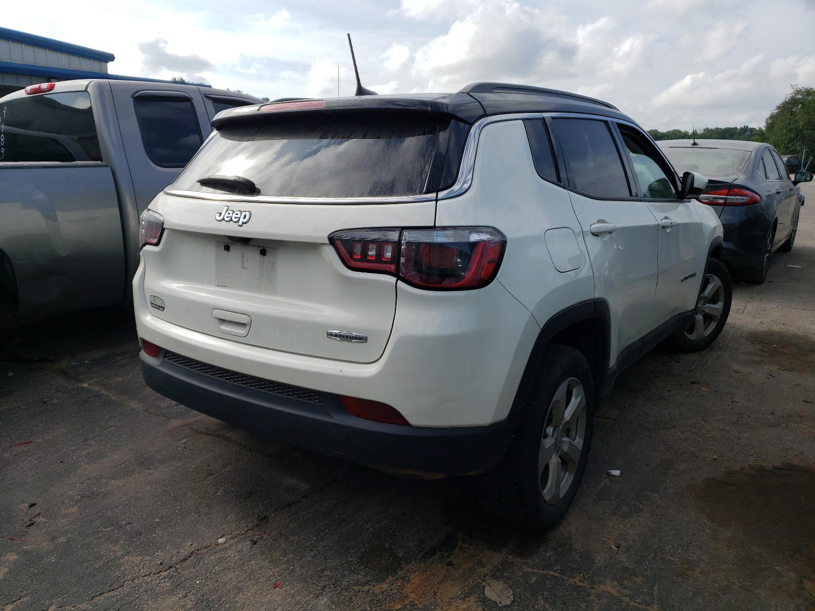Photo 4 from auction – 2019 JEEP COMPASS LA with VIN 3C4NJCBB7KT677037