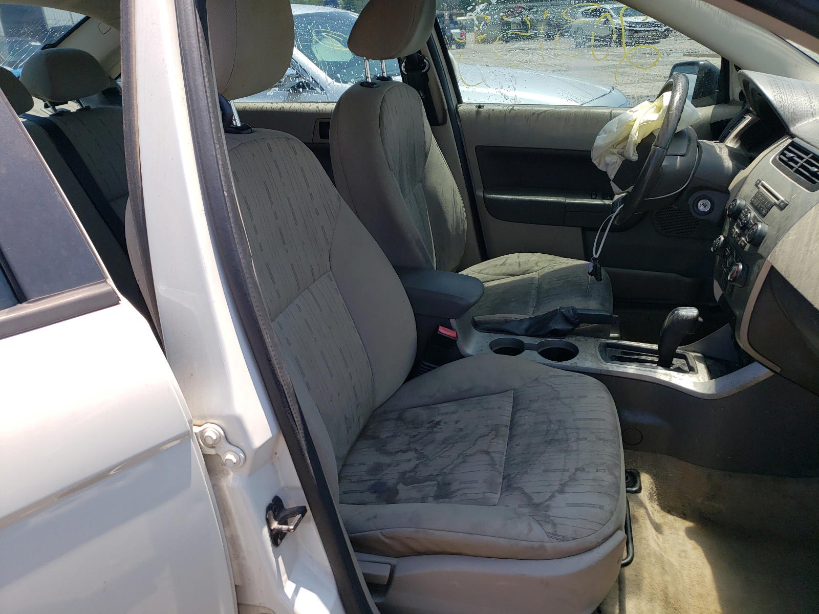 Photo 5 from auction – 2011 FORD FOCUS SE with VIN 1FAHP3FN8BW158756
