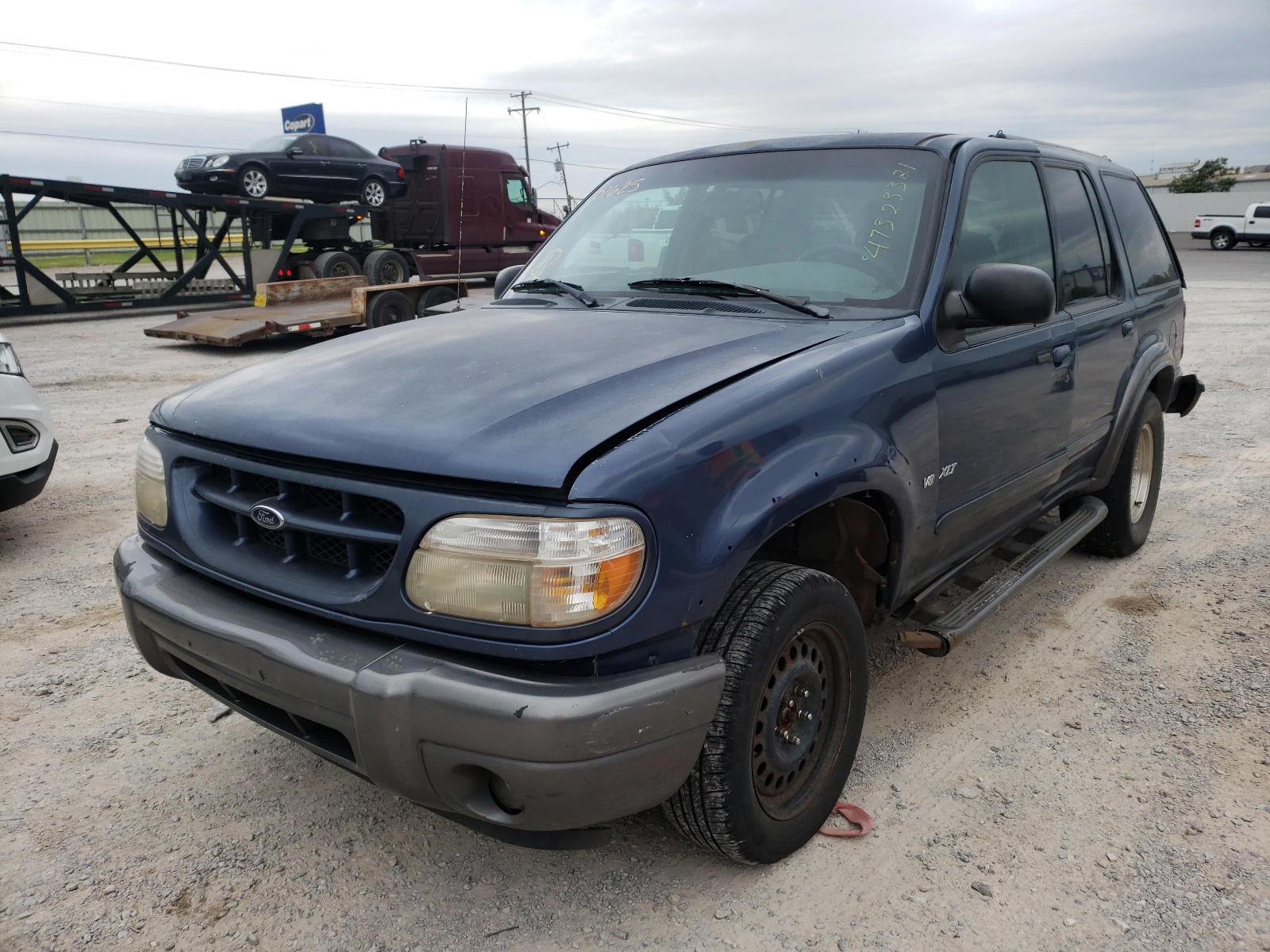 Photo 2 from auction – 2000 FORD EXPLORER X with VIN 1FMZU83P5YZC01625